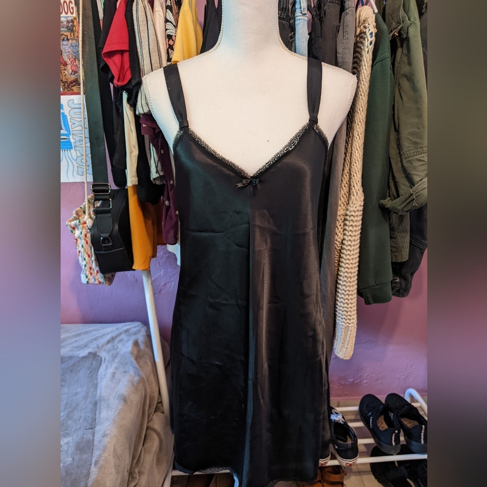 Morgan Taylor Black Vintage Night-Gown